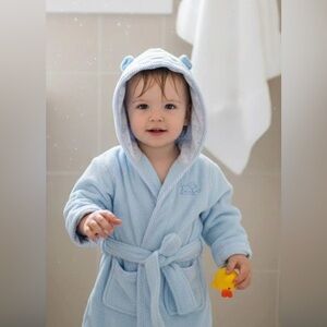 NWT Little Me
Baby Boys Or Baby Girls Cotton Hooded Bath Robe 0-9 months